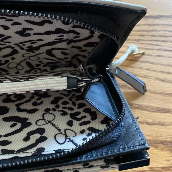 Jessica Simpson Wallet - Picture 5 of 6